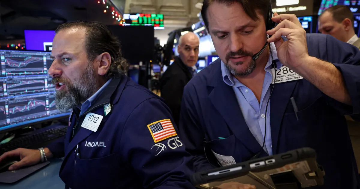 Wall Street apresenta queda depois de dados de inflação nos EUA
